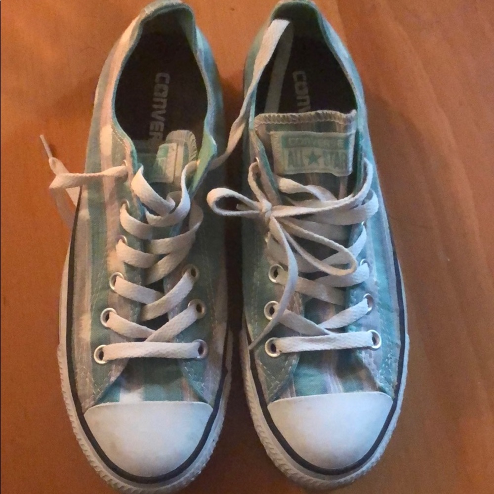 Women’s converse sneakers. Sz 8